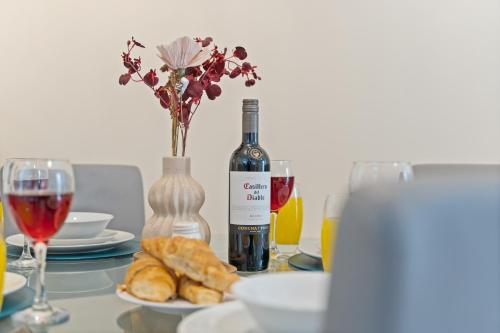 247 Serviced Accommodation in Telford 2 BR Apartment, Телфорд (фото 9)