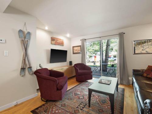 Relaxing 2 Bedroom steps from Vail Resort in Vail, USA
