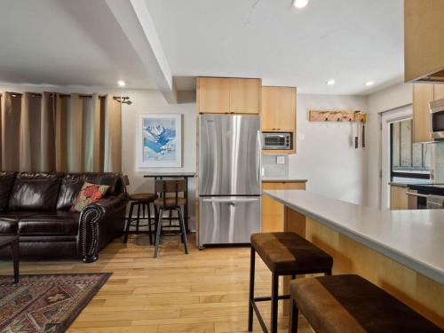 Relaxing 2 Bedroom steps from Vail Resort in Vail, USA