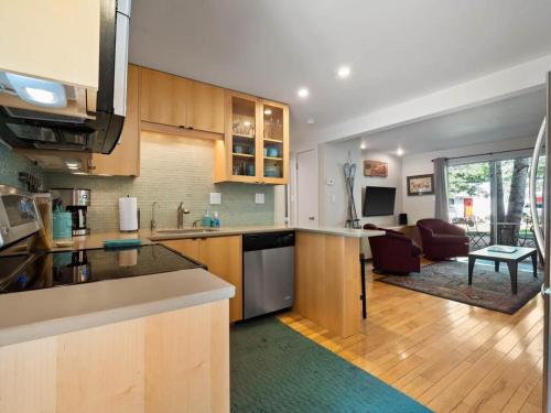Relaxing 2 Bedroom steps from Vail Resort in Vail, USA