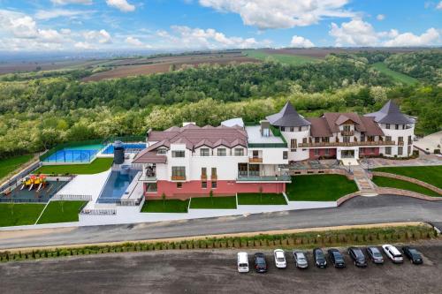 . Dve Kule Resort & Winery