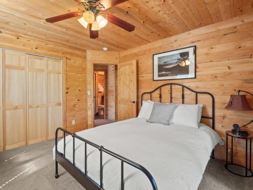 Granby river access 4br fishing cabin in Granby, USA