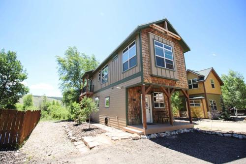 Modern 3bd cabin in Edgewater