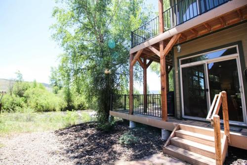 Modern 3bd cabin in Edgewater