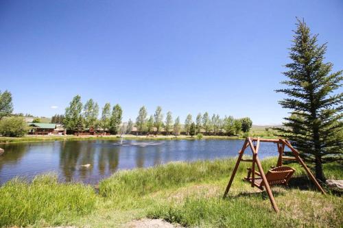 Modern 3bd cabin in Edgewater