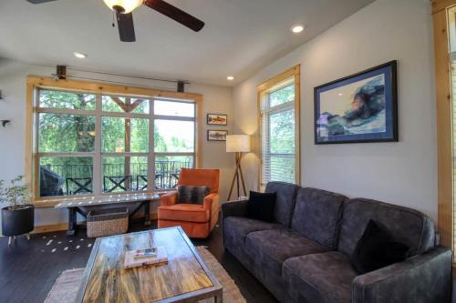 Modern 3bd cabin in Edgewater