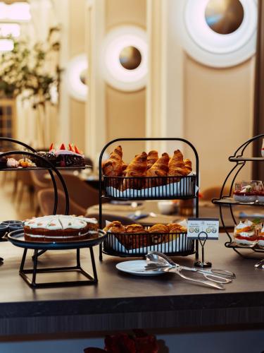 549300118 Anna Grand Hotel