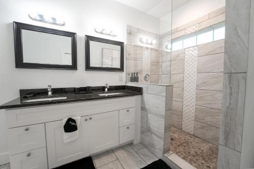 Modern Paradise Home near St Marys University in San Antonio, USA