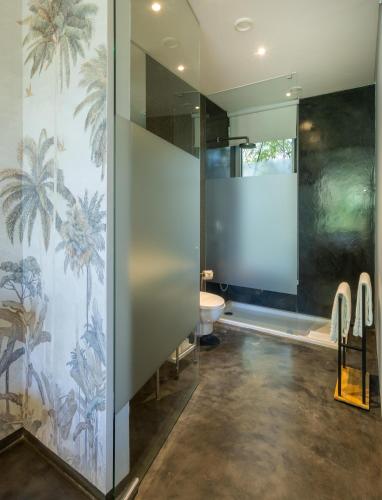 Superior Double Room with Balcony image 8