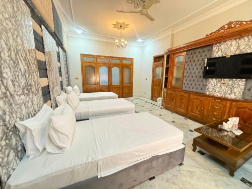 Royal Executive Inn Guest House - image 10