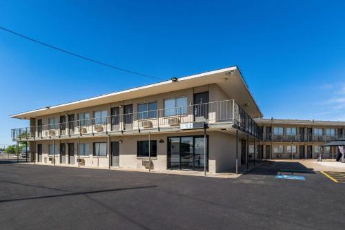 Executive Inn - image 12