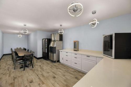 Executive Inn - image 13