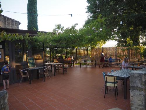 Étterem, Spacious loft with shared swimming pool in Maia de Montcal
