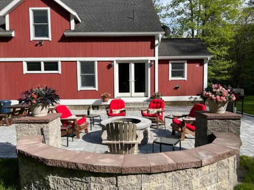 Berkshire Vacation Rentals: Peaceful Post and Beam Loft Sleeps 9 in New Marlborough, USA