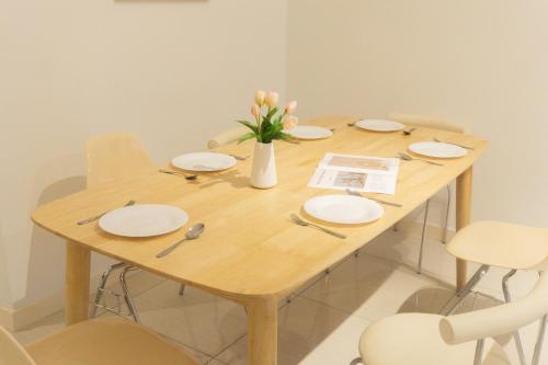 The Elements Ampang, 10 Pax Cream Cozy Home, KL - Tap to explore photos
