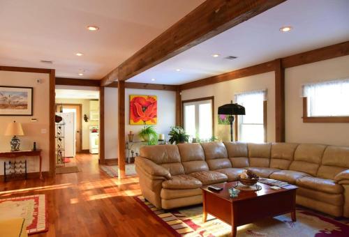 Berkshire Vacation Rentals: Peaceful Post and Beam Loft Sleeps 9 in New Marlborough (MA)