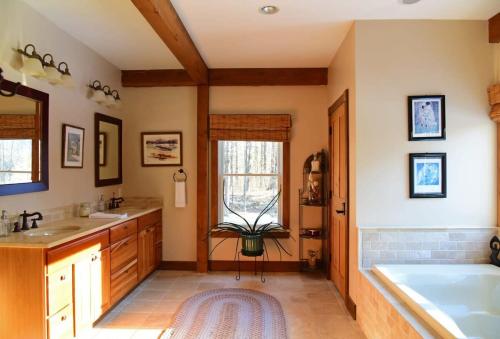 Berkshire Vacation Rentals: Peaceful Post and Beam Loft Sleeps 9 in New Marlborough (MA)