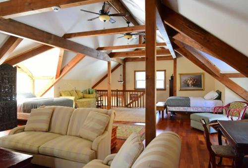 Berkshire Vacation Rentals: Peaceful Post and Beam Loft Sleeps 9 in New Marlborough (MA)