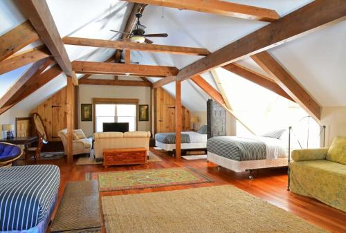 Berkshire Vacation Rentals: Peaceful Post and Beam Loft Sleeps 9 in New Marlborough (MA)