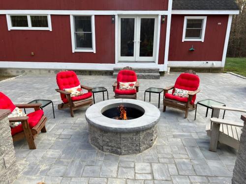 Berkshire Vacation Rentals: Peaceful Post and Beam Loft Sleeps 9 in New Marlborough (MA)
