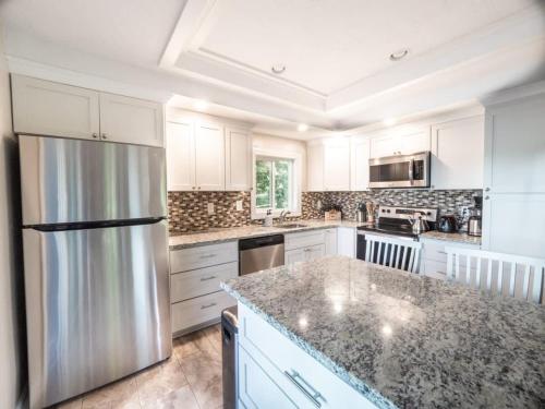 Berkshire Vacation Rentals: Leicester Lake Front Home Come Relax in Auburn (Massachusetts)