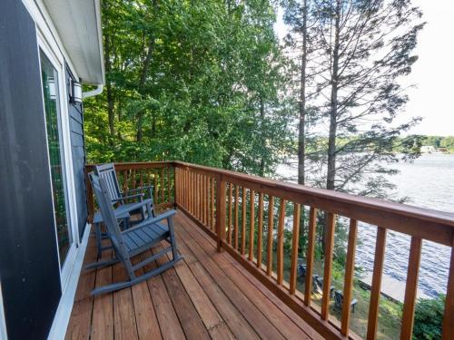 Berkshire Vacation Rentals: Leicester Lake Front Home Come Relax in Auburn (Massachusetts)