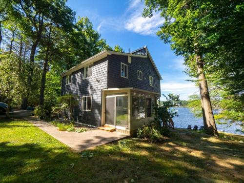 Berkshire Vacation Rentals: Leicester Lake Front Home Come Relax in Auburn (Massachusetts)