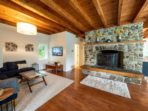 Berkshire Vacation Rentals: High End Berkshires Getaway in Egremont (MA)