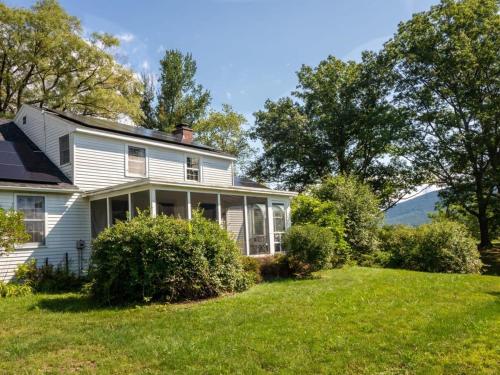 Berkshire Vacation Rentals: Renovated Five Bedrooms In Historic Williamstown in Cold Spring