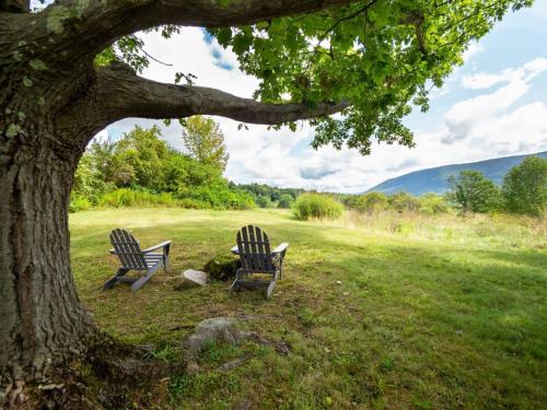 Berkshire Vacation Rentals: Renovated Five Bedrooms In Historic Williamstown - image 9