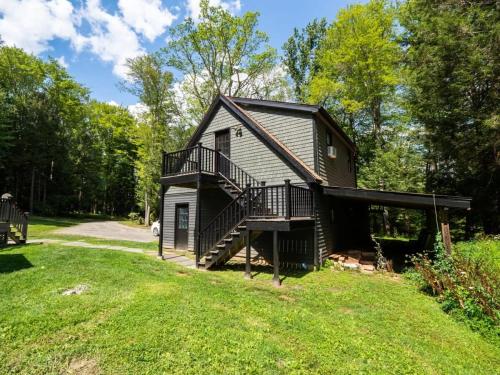 Berkshire Vacation Rentals: Spacious & Serene Berkshires Retreat In The Woods