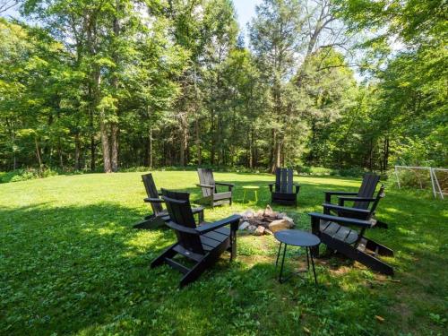 Berkshire Vacation Rentals: Spacious & Serene Berkshires Retreat In The Woods