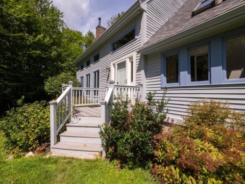 Berkshire Vacation Rentals: Pristine Home In Becket Woods in Chester (MA)