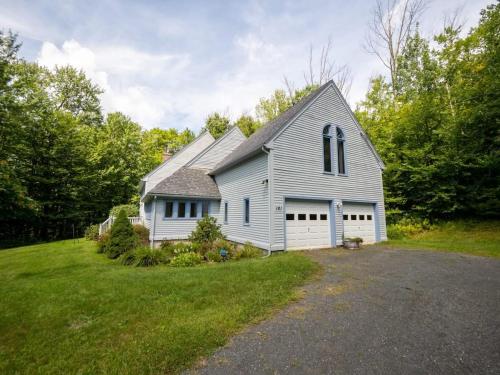 Berkshire Vacation Rentals: Pristine Home In Becket Woods in Becket, USA