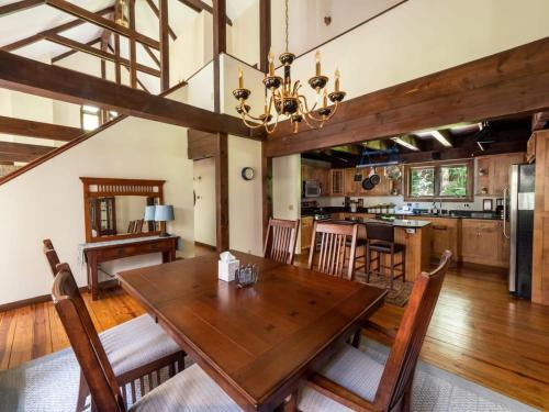 Berkshire Vacation Rentals: Pristine Home In Becket Woods in Chester (MA)