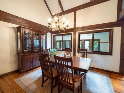 Berkshire Vacation Rentals: Pristine Home In Becket Woods in Chester (MA)