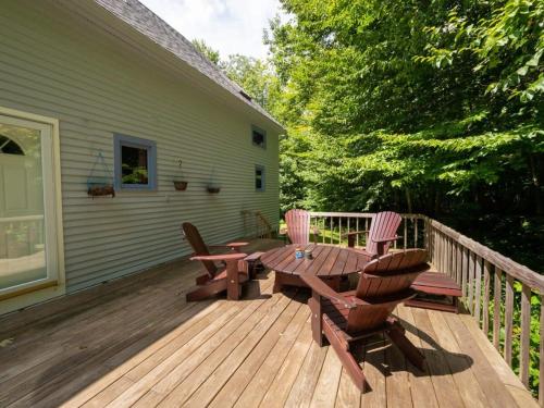 Berkshire Vacation Rentals: Pristine Home In Becket Woods in Chester (MA)
