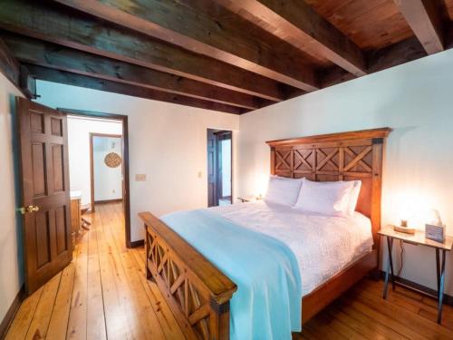 Berkshire Vacation Rentals: Pristine Home In Becket Woods in Chester (MA)
