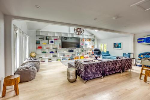 Berkshire Vacation Rentals: The Brookman: Renovated 6000 SF Estate On 40 Acres in 威廉斯鎮 (MA)