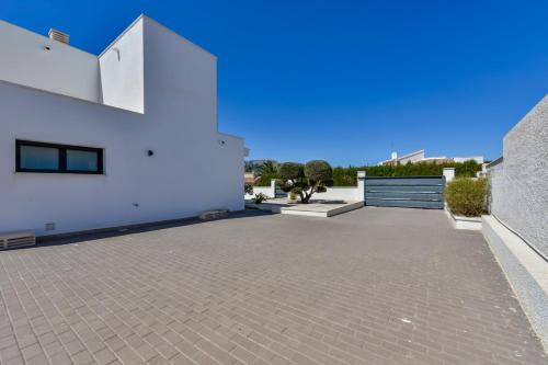 Villa image 1