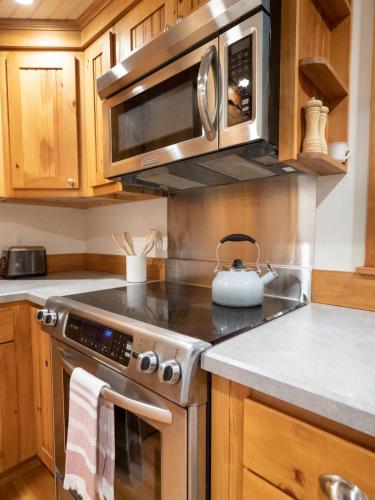 Berkshire Vacation Rentals: Private Cottage Come Enjoy Nature in Canaan, USA