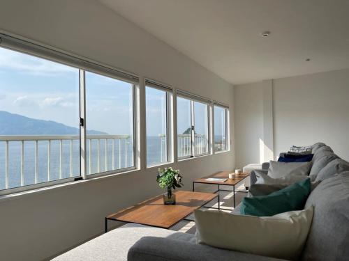 b local KAI House - with Ocean view good for 8 PPL Free WiFi