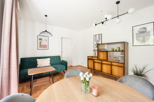 Metro Racławicka Homey Apartment by BookingHost, Warsaw
