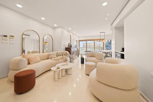 King David Residence Luxury 3 BD Pool Gym Parking - image 5