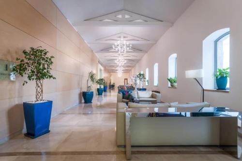 King David Residence Luxury 3 BD Pool Gym Parking - image 3