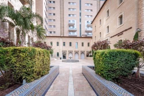 King David Residence Luxury 3 BD Pool Gym Parking - image 4