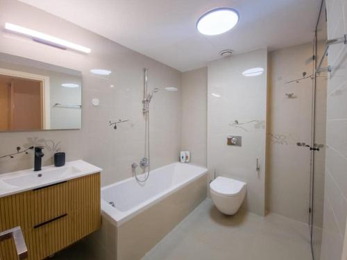 Apartment image 10