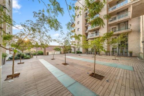 Luxurious 1BDR Terrace Parking in City Central - image 26