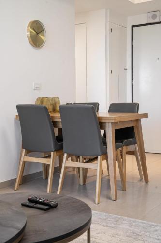 Heart of Jerusalem Modern Comforts and Tranquil Living - image 2
