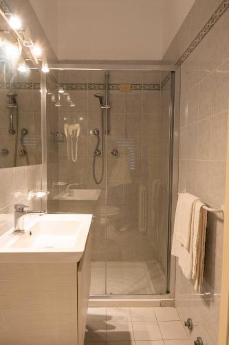 Double Room image 6